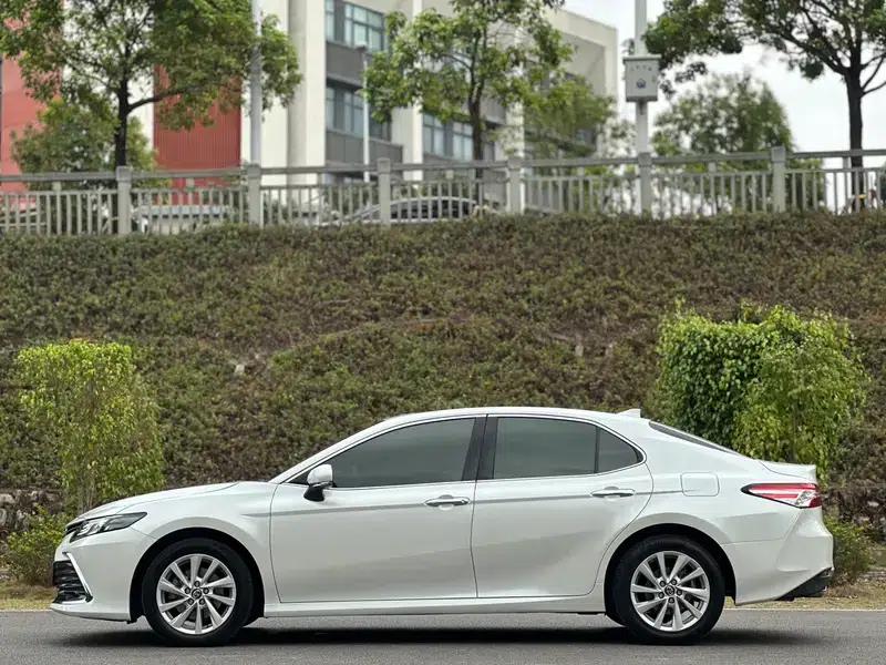 2021 Camry 2.0G Luxury Edition — миниатюра 3