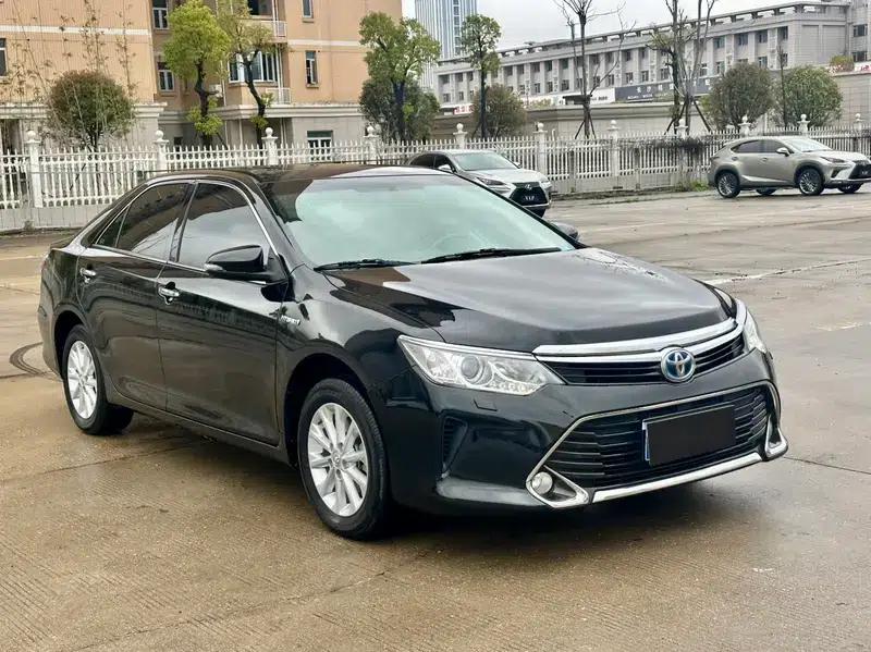 Camry 2016 Hybrid 2.5HG 10th Anniversary Luxury Navigation Edition — миниатюра 3