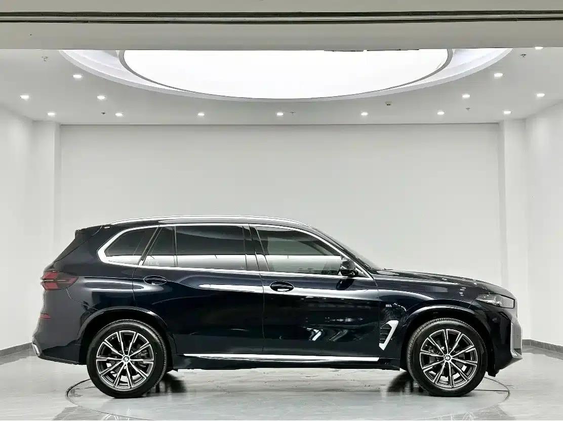 BMW X5 2023 xDrive 30Li M Sport Package — миниатюра 4