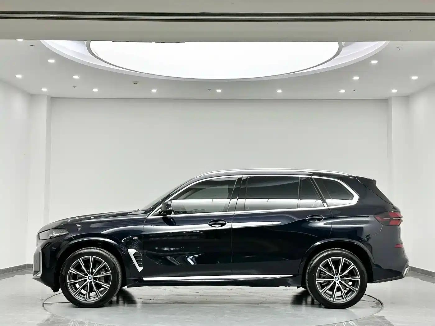 BMW X5 2023 xDrive 30Li M Sport Package — миниатюра 6