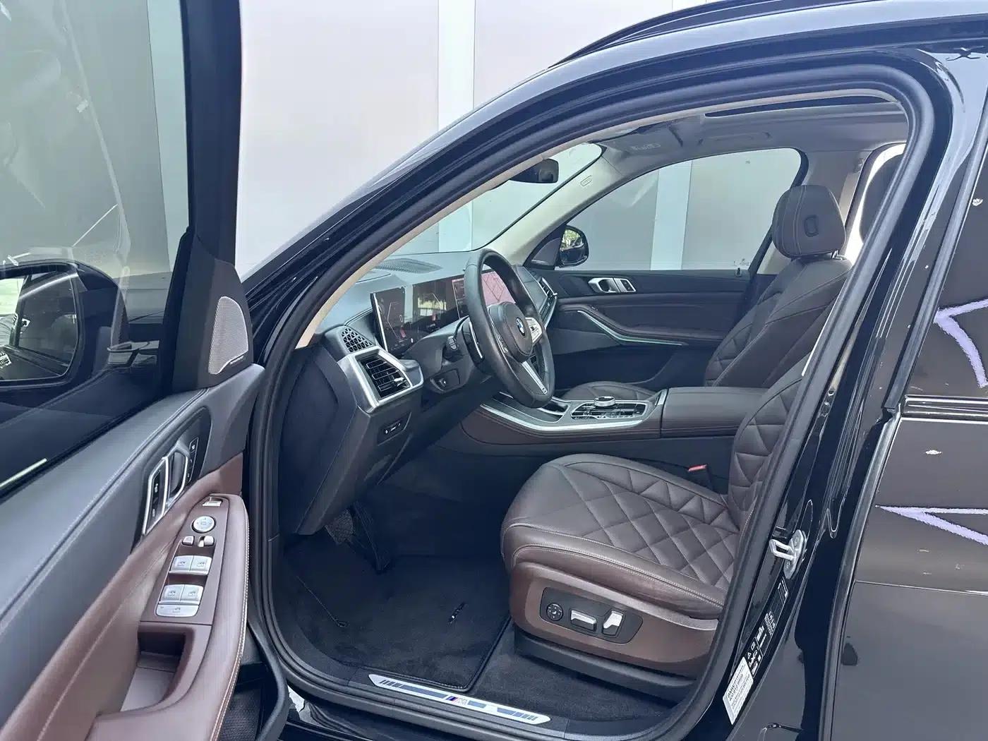 BMW X5 2023 xDrive 30Li M Sport Shadow Edition — миниатюра 4