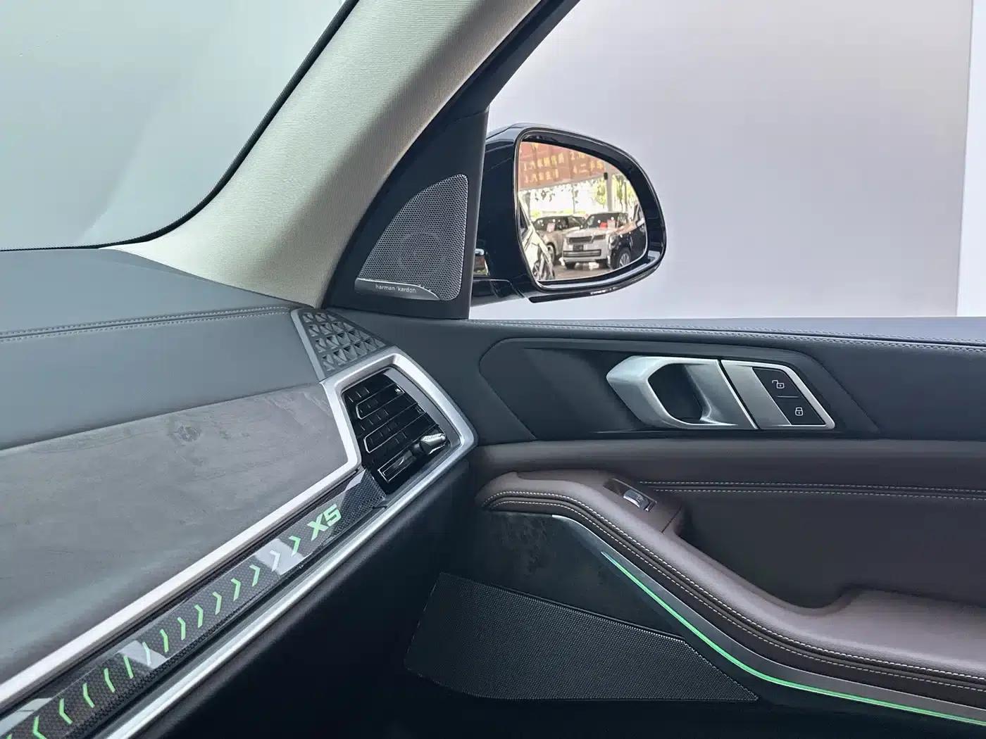BMW X5 2023 xDrive 30Li M Sport Shadow Edition — миниатюра 9