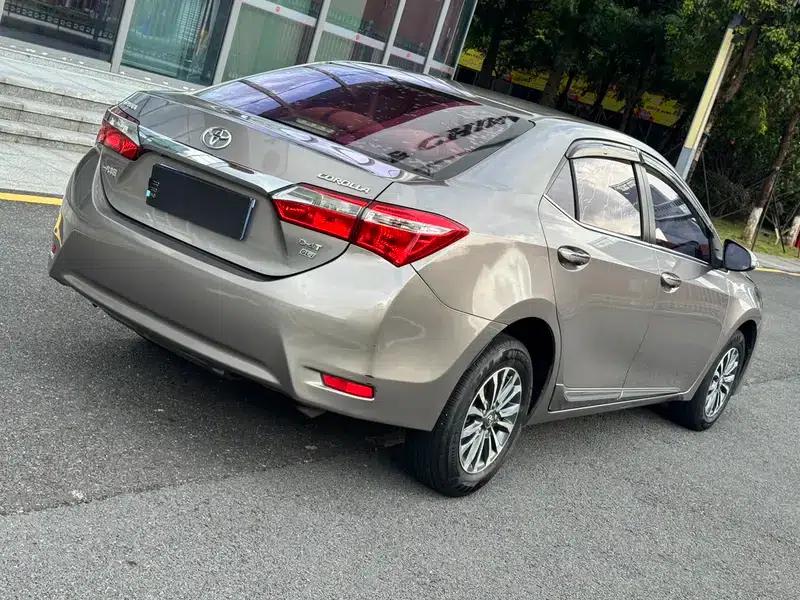 2017 Corolla 1.2T CVT GL-i — миниатюра 6