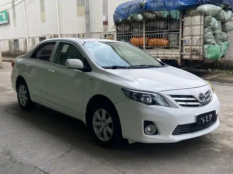 2013 Toyota Corolla Special Edition 1.6L Automatic GL — миниатюра 3
