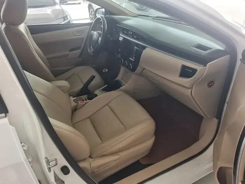 2014 Corolla 1.6L Manual GL-i — миниатюра 3