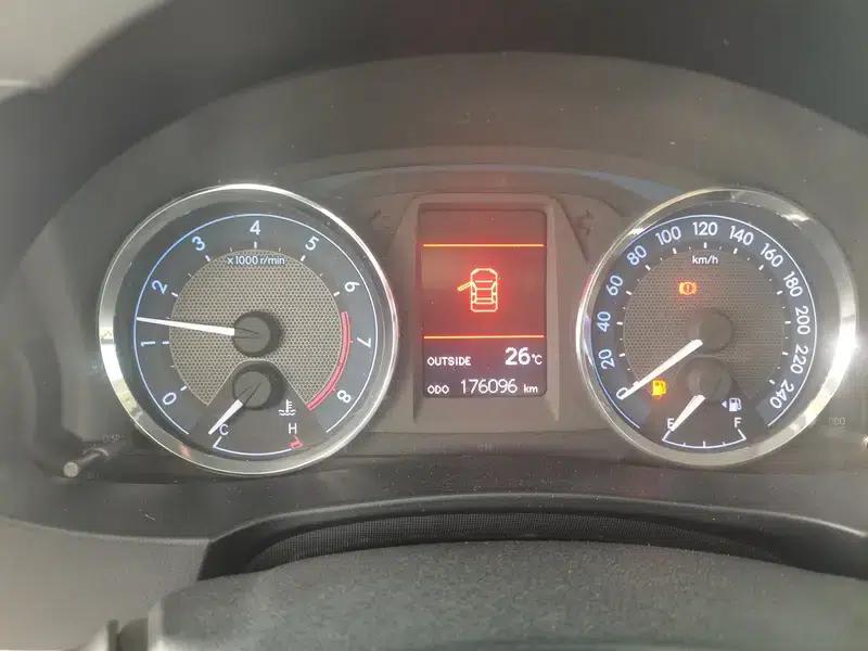2014 Corolla 1.6L Manual GL-i — миниатюра 6