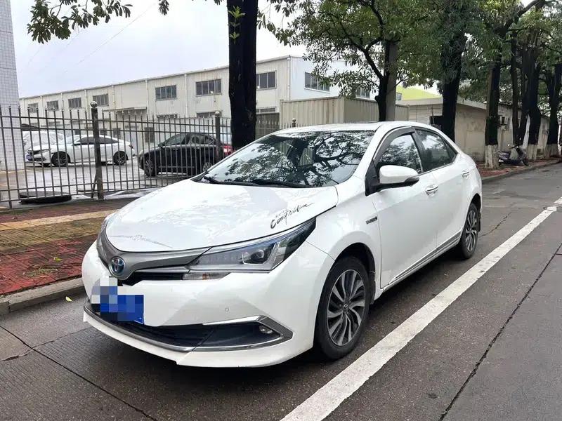 2017 Toyota Corolla Hybrid 1.8L E-CVT Leading Edition (National V Emission Standard) — миниатюра 1