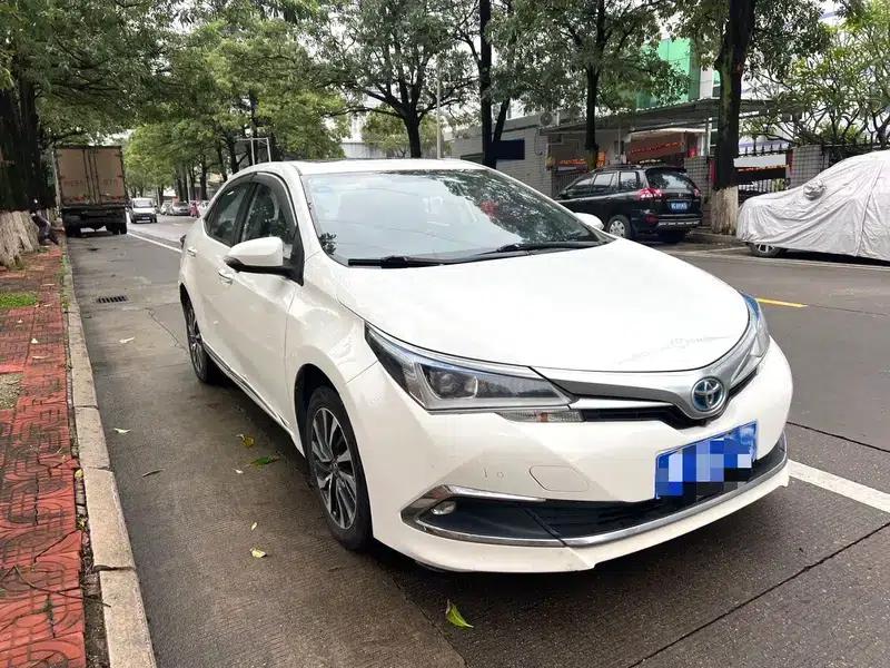 2017 Toyota Corolla Hybrid 1.8L E-CVT Leading Edition (National V Emission Standard) — миниатюра 3