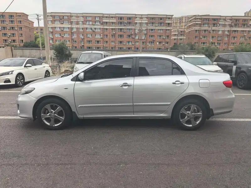 2012 Toyota Corolla Premium Edition 1.8L CVT GL-i — миниатюра 3