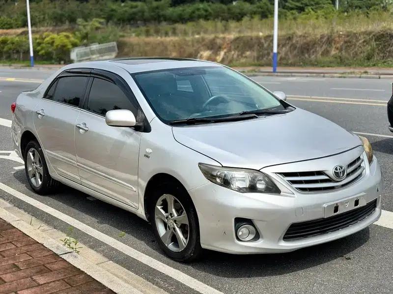 2012 Toyota Corolla Premium Edition 1.8L CVT GL-i — миниатюра 3