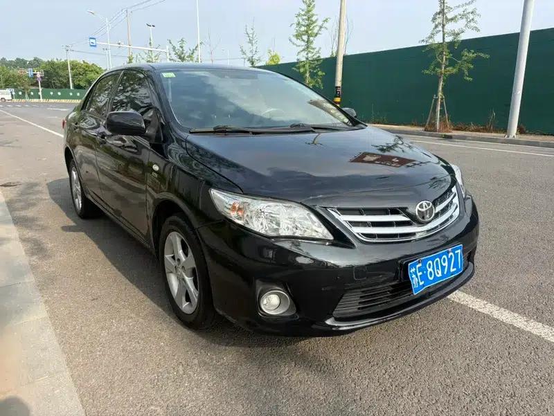 2013 Toyota Corolla Special Edition 1.8L CVT GL-i — миниатюра 3