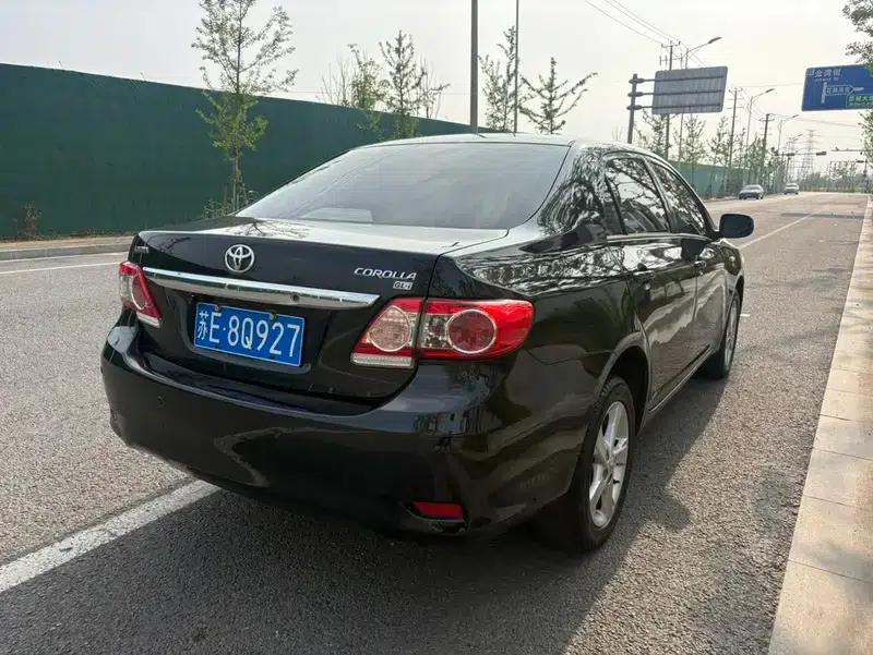 2013 Toyota Corolla Special Edition 1.8L CVT GL-i — миниатюра 6