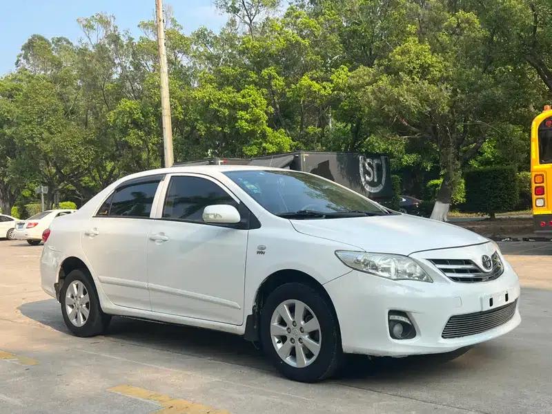 2013 Toyota Corolla Special Edition 1.6L Automatic GL — миниатюра 3