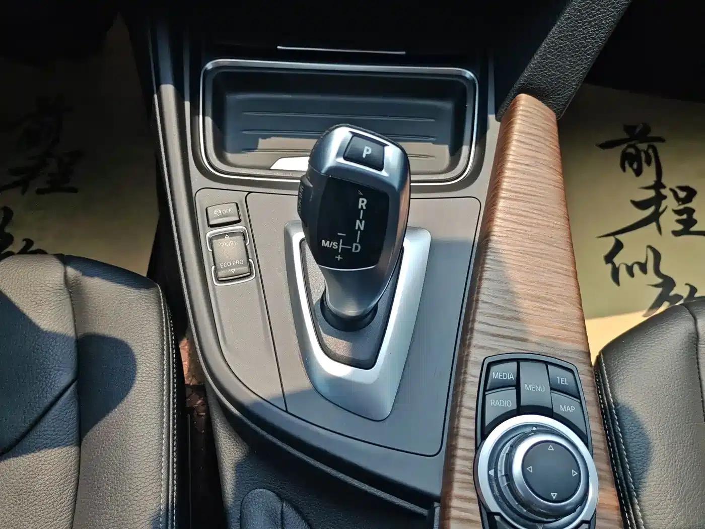 BMW 3 Series GT 2013 320i Luxury Design Package — миниатюра 13