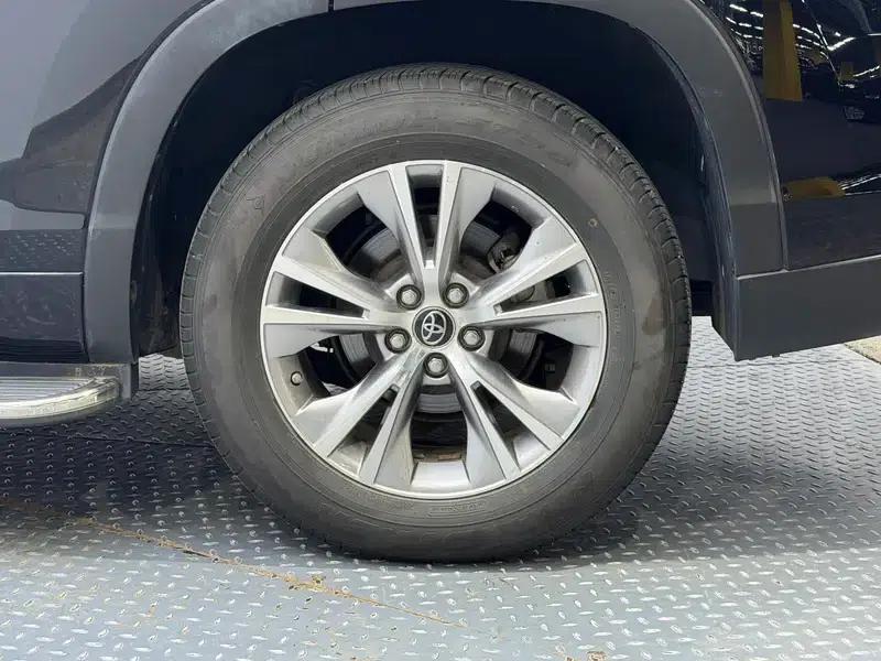 2017 Highlander 2.0T AWD Elite Edition 7-seater — миниатюра 9