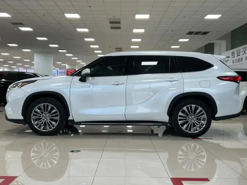 2023 Toyota Highlander Hybrid 2.5L AWD Luxury 7-Seater — миниатюра 4