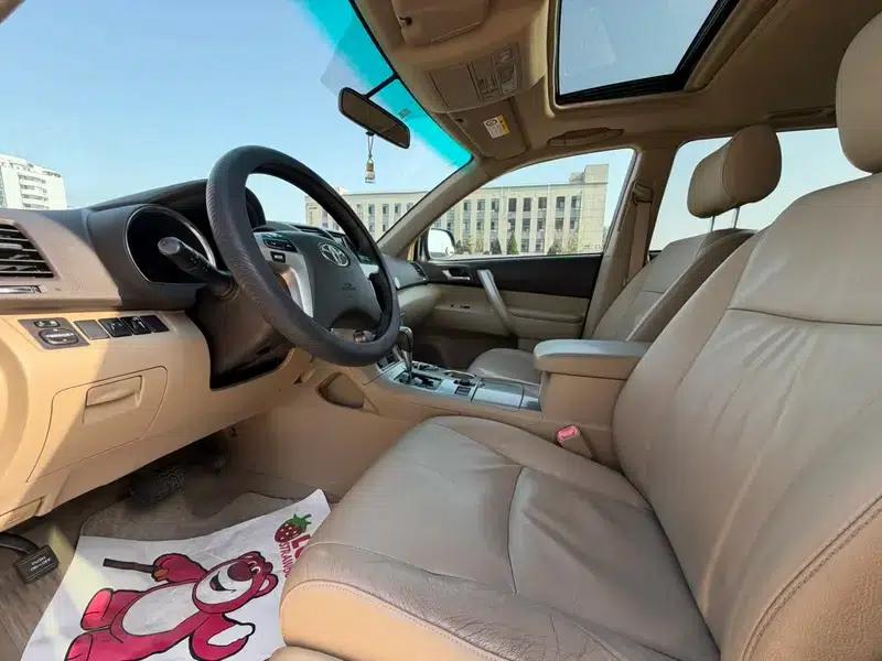 2012 Highlander 2.7L 2WD 7-seater Luxury Edition — миниатюра 8