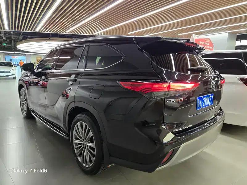 2022 Toyota Highlander Hybrid 2.5L AWD Premium 7-Seater — миниатюра 4