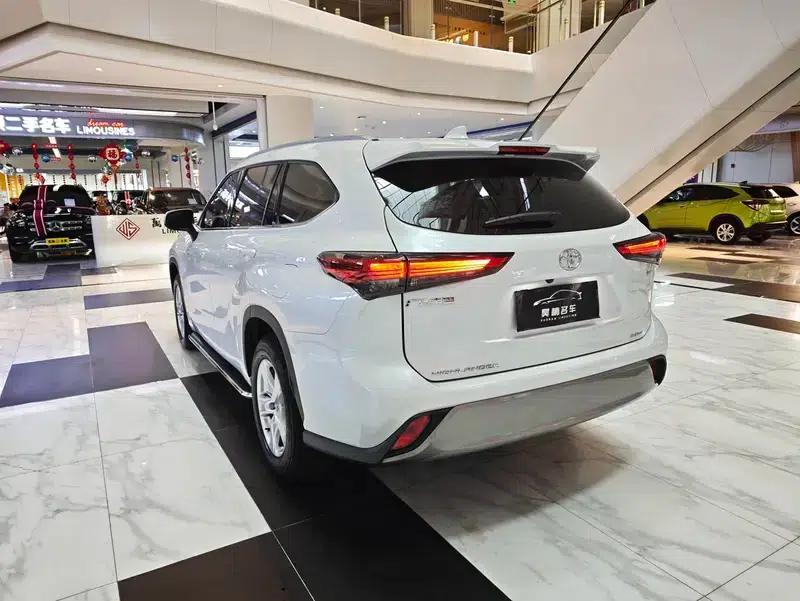2024 Toyota Highlander Hybrid 2.5L AWD Elite 7-Seater — миниатюра 4