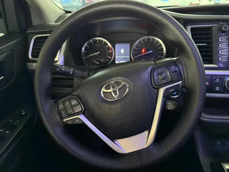 2015 Highlander 2.0T 2WD Luxury 7-seater — миниатюра 16