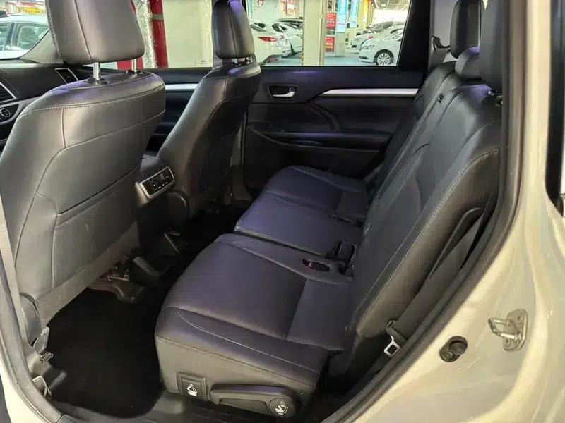 2015 Highlander 2.0T 2WD Luxury 7-seater — миниатюра 19
