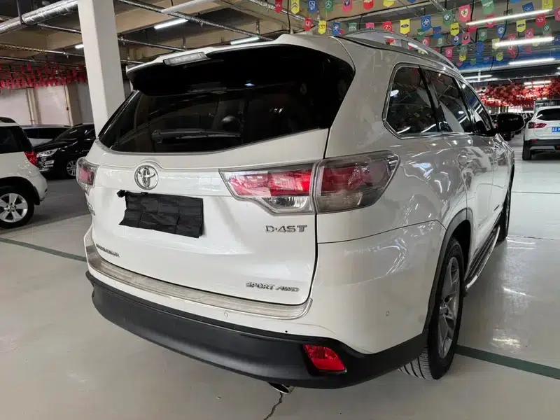 2015 Highlander 2.0T 2WD Luxury 7-seater — миниатюра 6
