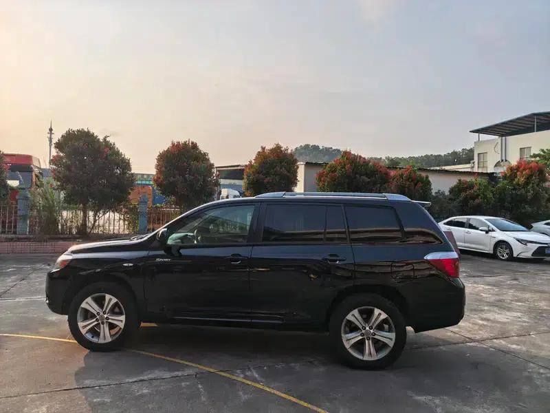 2011 Highlander 2.7L 2WD 7-seater Luxury Navigation Edition — миниатюра 4