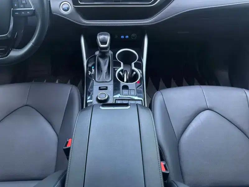 2022 Toyota Highlander Hybrid 2.5L AWD Premium 7-Seater — миниатюра 8