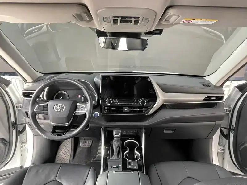 2022 Toyota Highlander Hybrid 2.5L AWD Premium 7-Seater — миниатюра 11