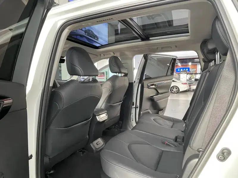2022 Toyota Highlander Hybrid 2.5L AWD Premium 7-Seater — миниатюра 18