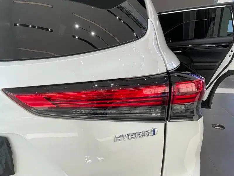 2022 Toyota Highlander Hybrid 2.5L AWD Premium 7-Seater — миниатюра 8