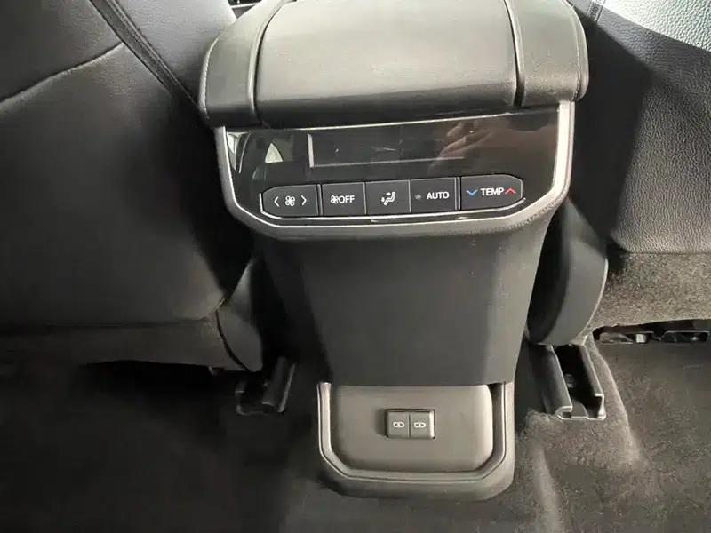2022 Toyota Highlander Hybrid 2.5L AWD Premium 7-Seater — миниатюра 9