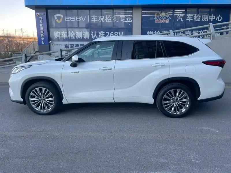 2022 Toyota Highlander Hybrid 2.5L AWD Premium 7-Seater — миниатюра 4
