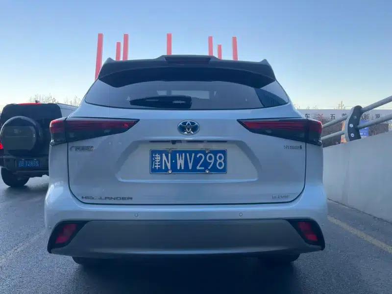 2022 Toyota Highlander Hybrid 2.5L AWD Premium 7-Seater — миниатюра 6