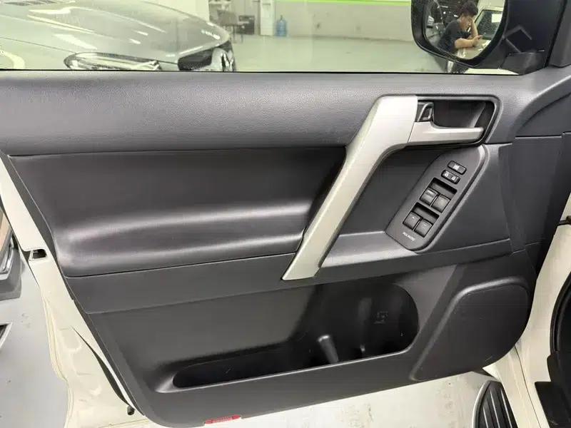 2018 Prado 3.5L Automatic TX-L with Rear-mounted Spare Tire — миниатюра 16