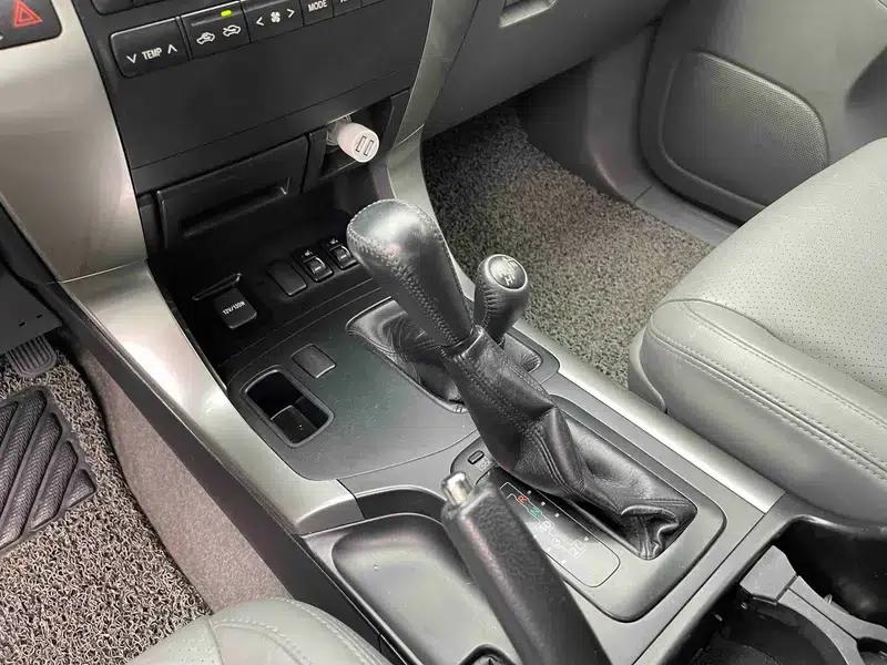 2005 Prado 4.0L Automatic GX Luxury Edition — миниатюра 13