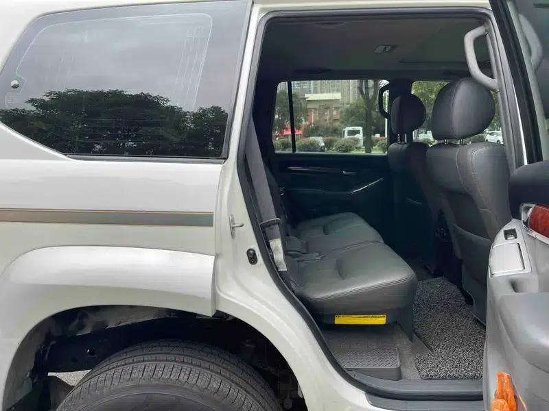 2005 Prado 4.0L Automatic GX Luxury Edition — миниатюра 19