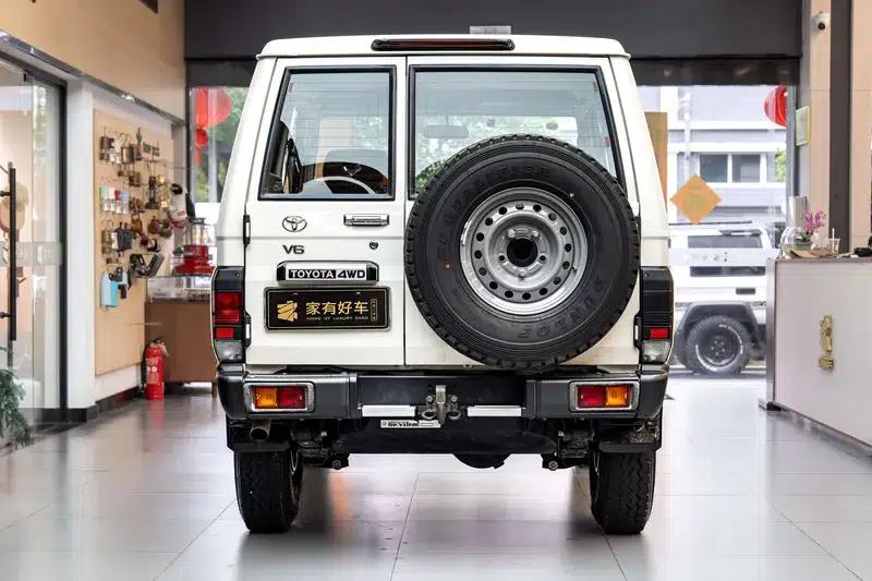 2022 Land Cruiser 70 Series, 4.0L Manual, 4WD, 5-Seater, Parallel Import — миниатюра 3