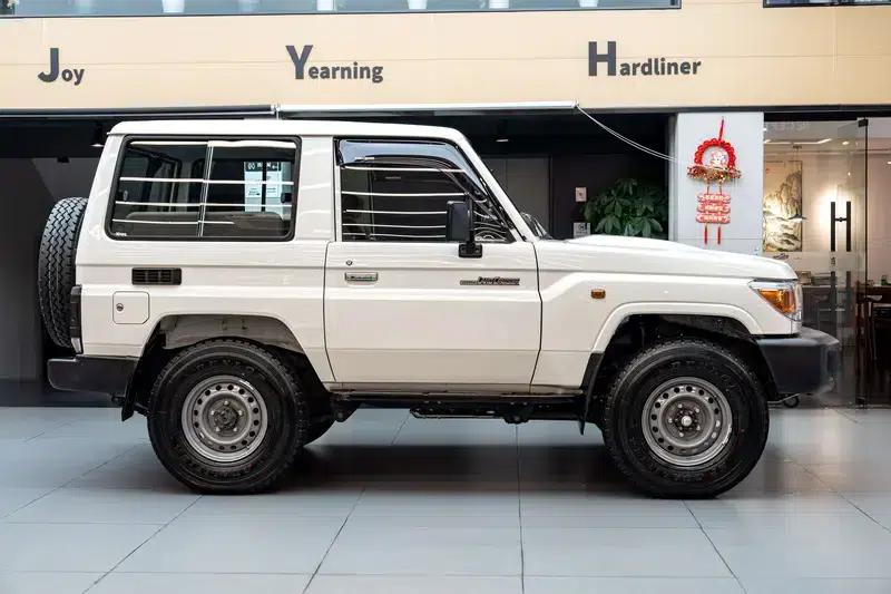 2022 Land Cruiser 70 Series, 4.0L Manual, 4WD, 5-Seater, Parallel Import — миниатюра 5