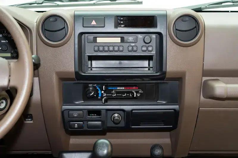 2022 Land Cruiser 70 Series, 4.0L Manual, 4WD, 5-Seater, Parallel Import — миниатюра 8