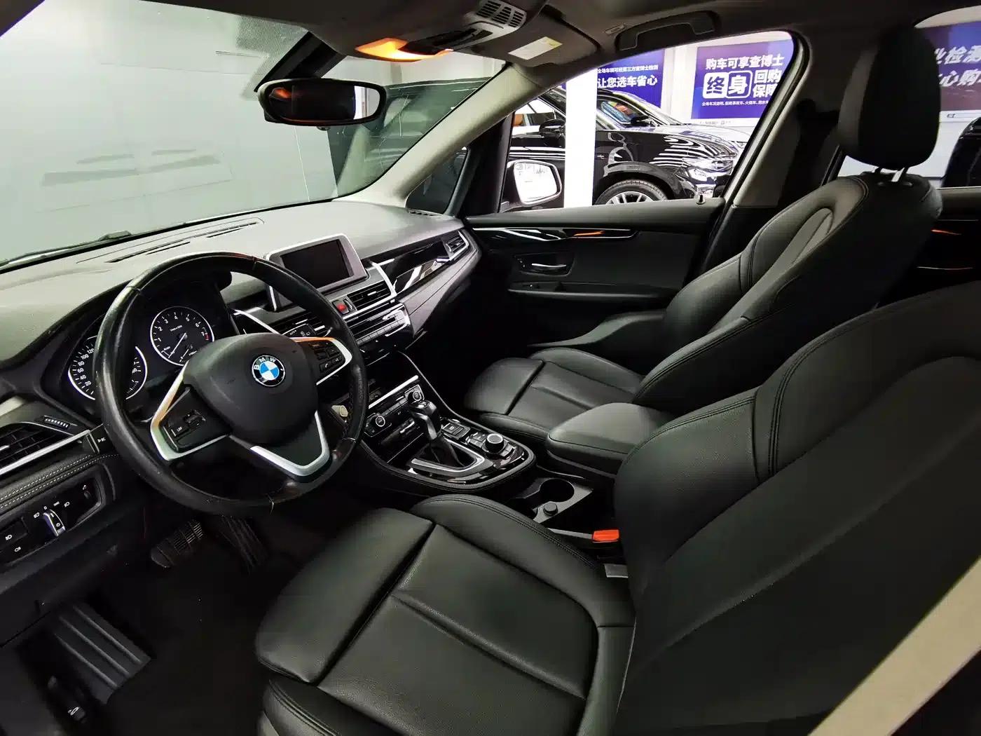 2016 BMW 2 Series Gran Tourer 218i Sport Design Package — миниатюра 15