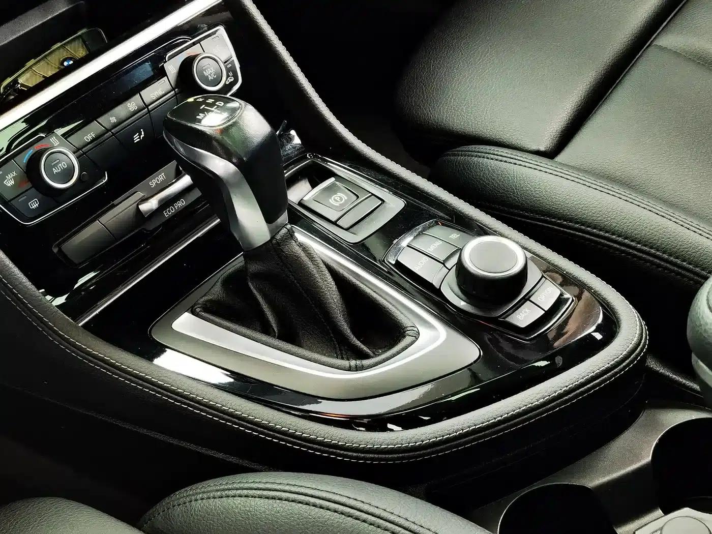 2016 BMW 2 Series Gran Tourer 218i Sport Design Package — миниатюра 10