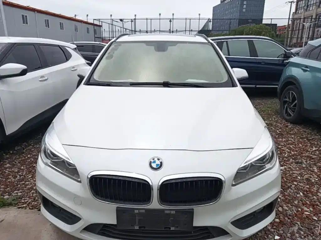 2016 BMW 2 Series Gran Tourer 218i Leading Edition — миниатюра 3