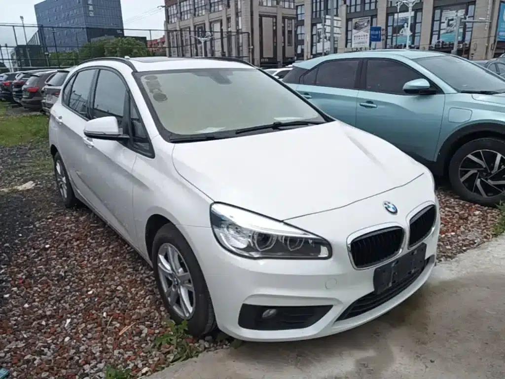 2016 BMW 2 Series Gran Tourer 218i Leading Edition — миниатюра 4