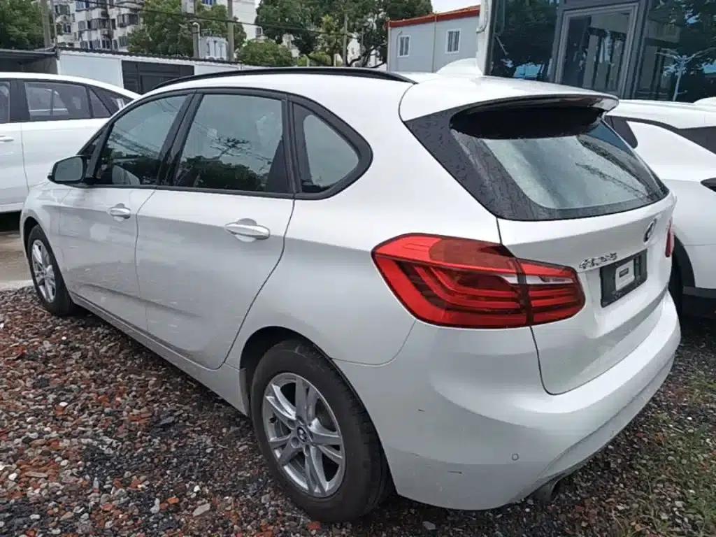 2016 BMW 2 Series Gran Tourer 218i Leading Edition — миниатюра 5