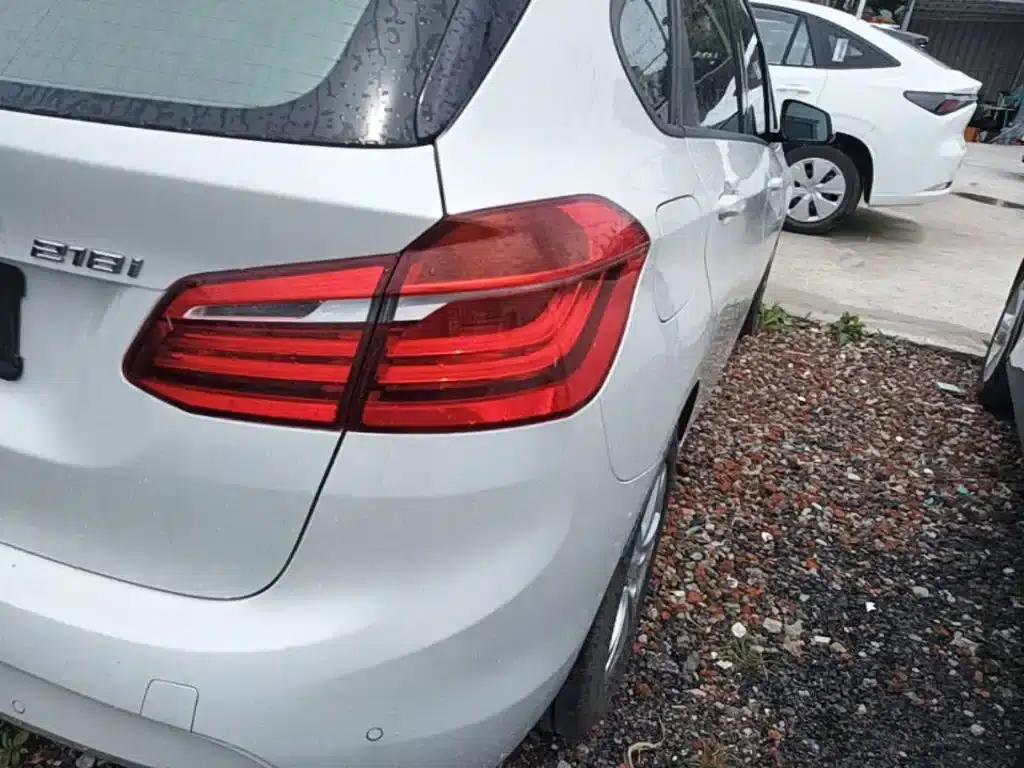 2016 BMW 2 Series Gran Tourer 218i Leading Edition — миниатюра 8