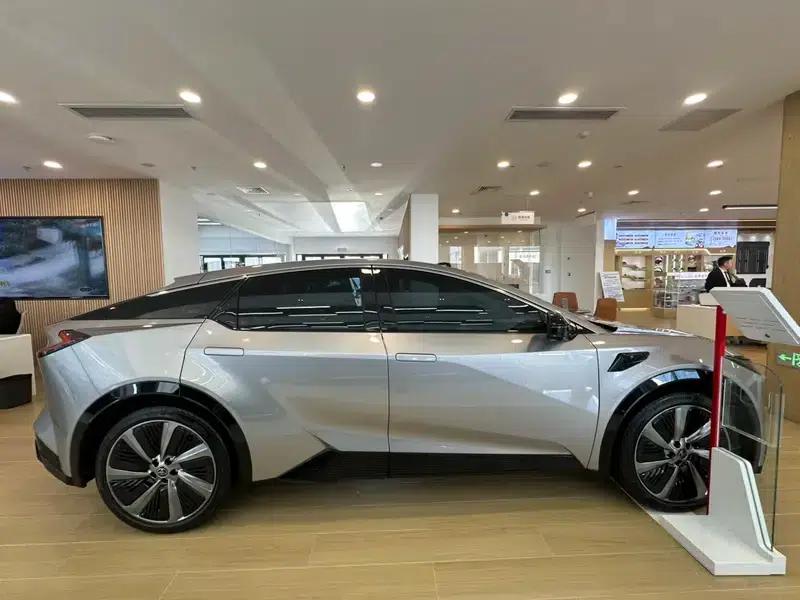 Toyota BZ5 2025 550 PRO Smart Edition — миниатюра 8