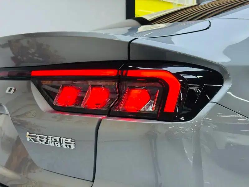 2025 Ford Mondeo EcoBoost 180 Luxury — миниатюра 6