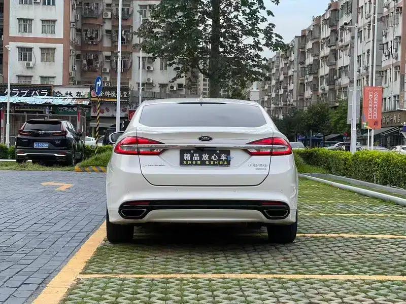 2017 Ford Mondeo EcoBoost 200 Luxury — миниатюра 6