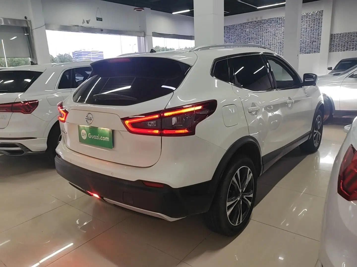 Nissan Qashqai 2022 2.0L CVT XV Premier Luxury Edition — миниатюра 6